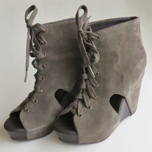 Lucky Brand Nellie WEDGE SUEDE BOOTIE Platform Lace Up PEEP TOE Sz 8.5 M GREY